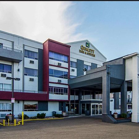 Quality Inn & Suites Denver Stapleton エクステリア 写真