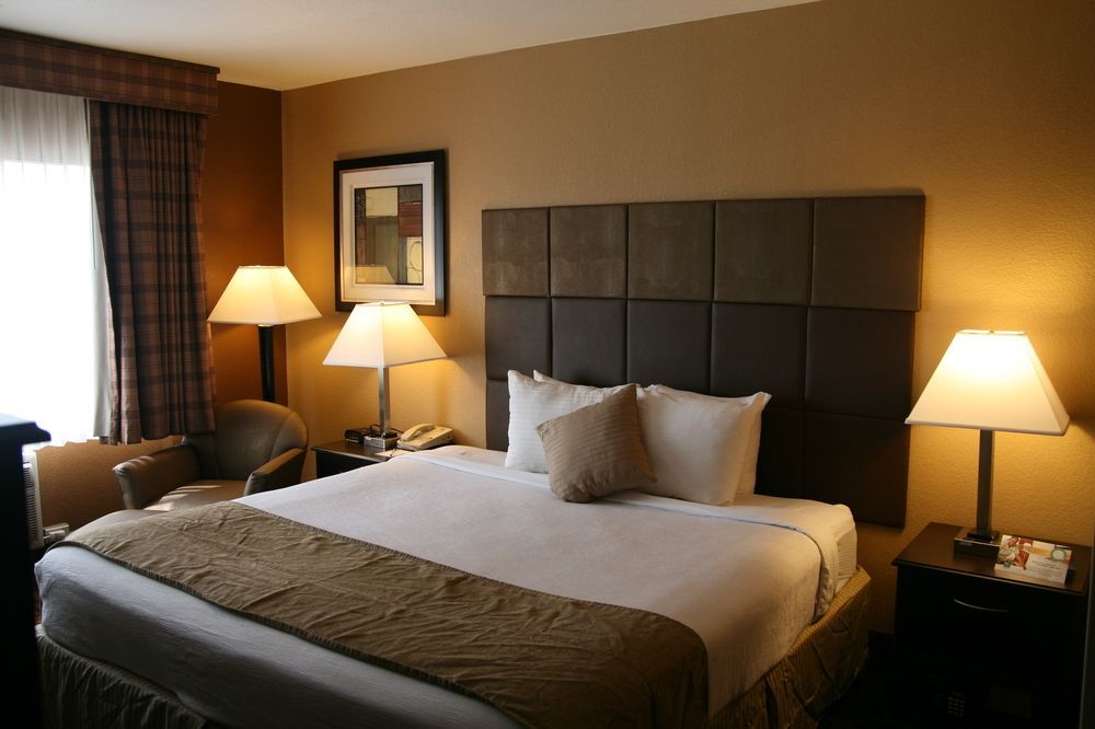 Quality Inn & Suites Denver Stapleton エクステリア 写真