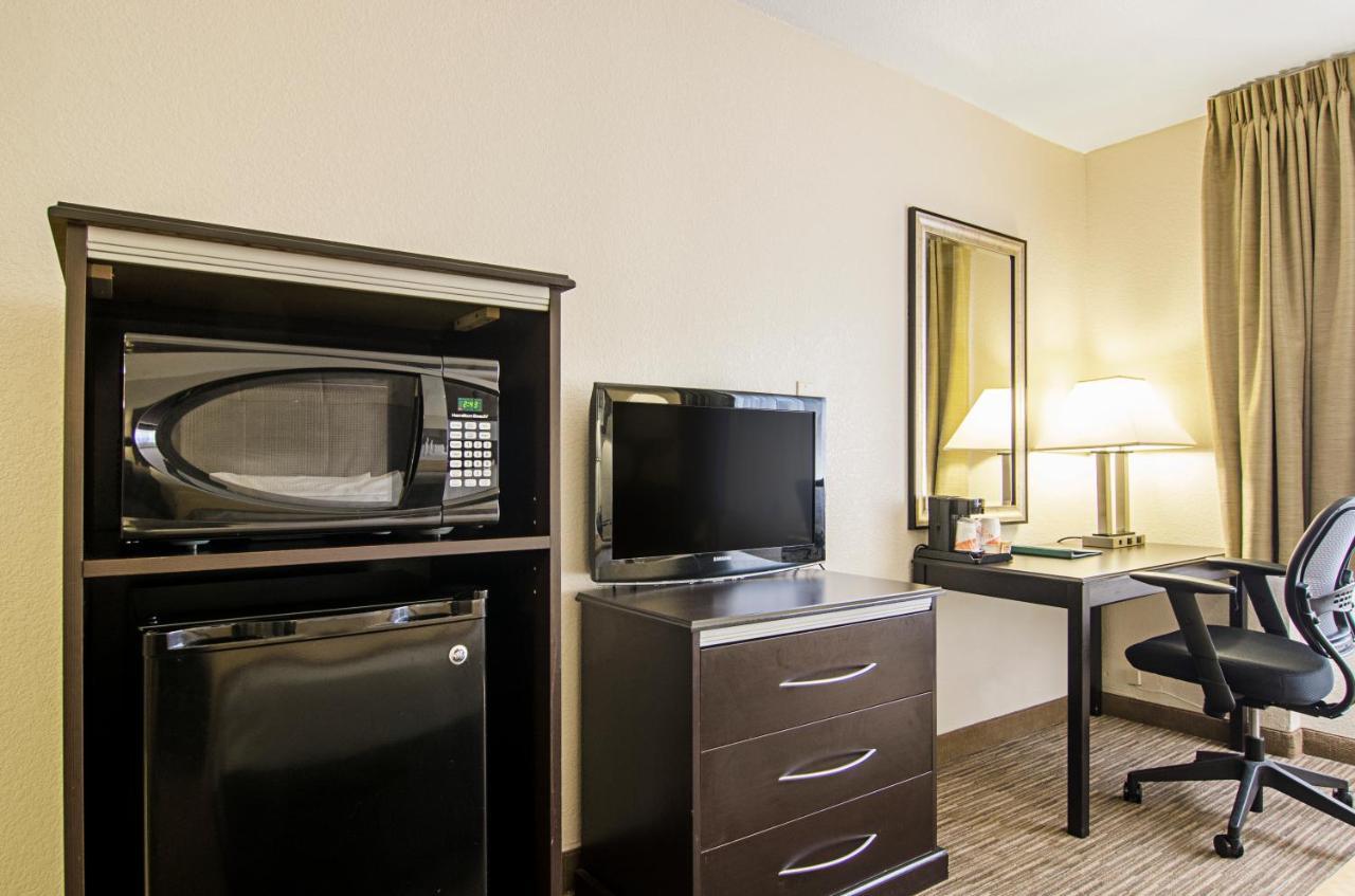 Quality Inn & Suites Denver Stapleton エクステリア 写真