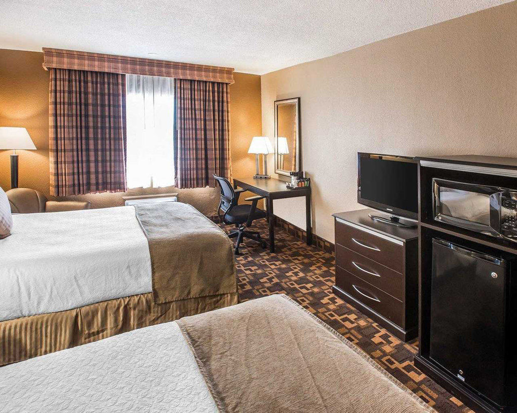 Quality Inn & Suites Denver Stapleton エクステリア 写真
