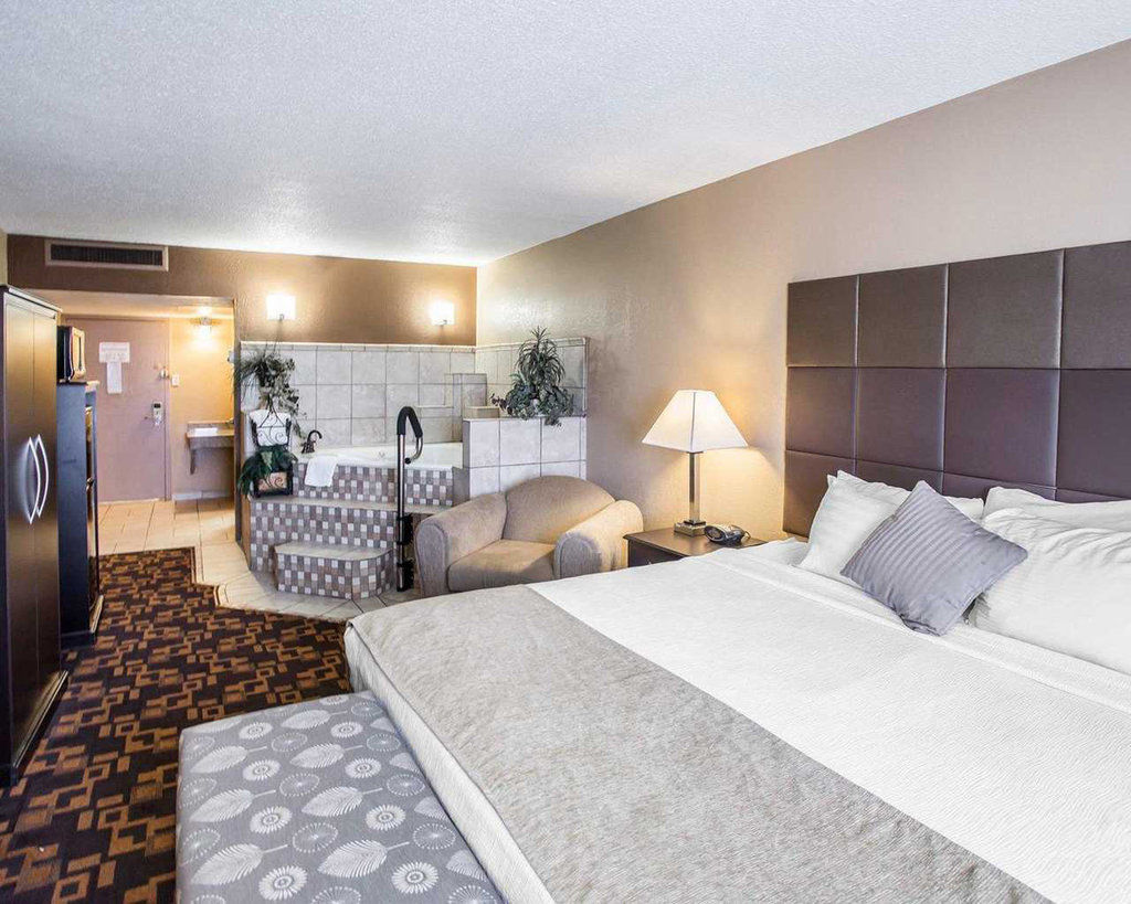 Quality Inn & Suites Denver Stapleton エクステリア 写真