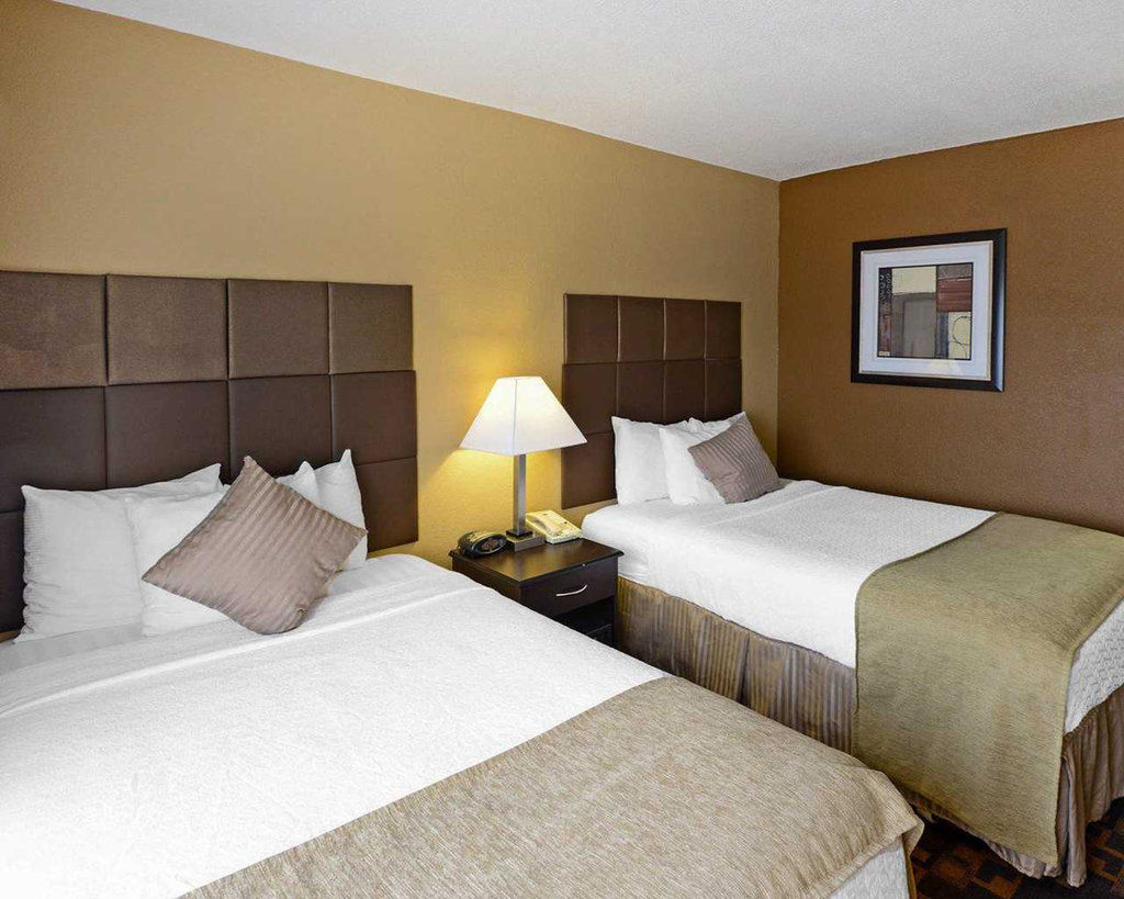 Quality Inn & Suites Denver Stapleton エクステリア 写真