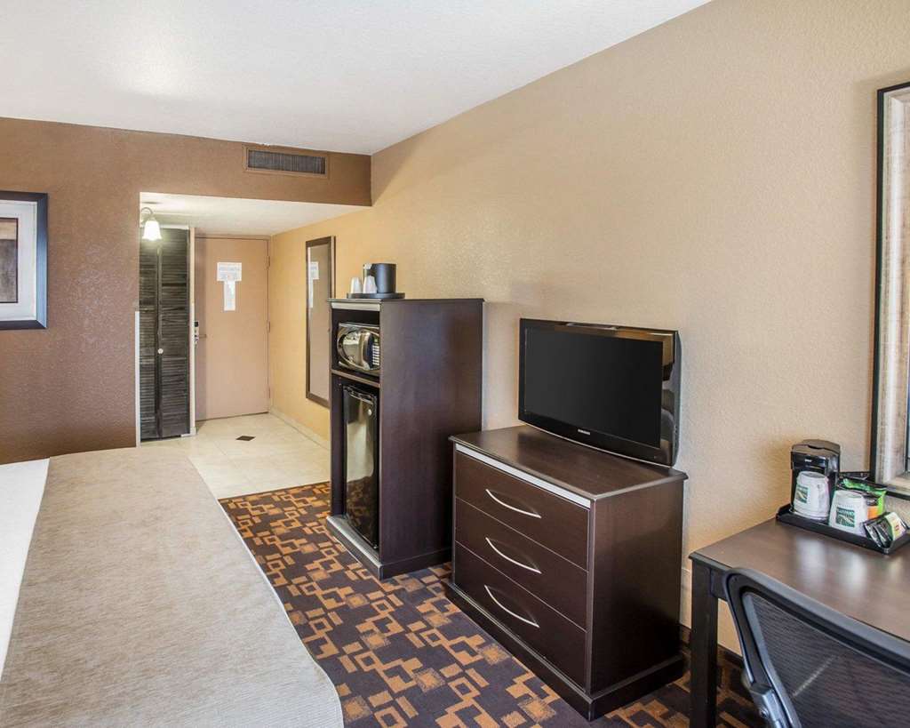 Quality Inn & Suites Denver Stapleton エクステリア 写真