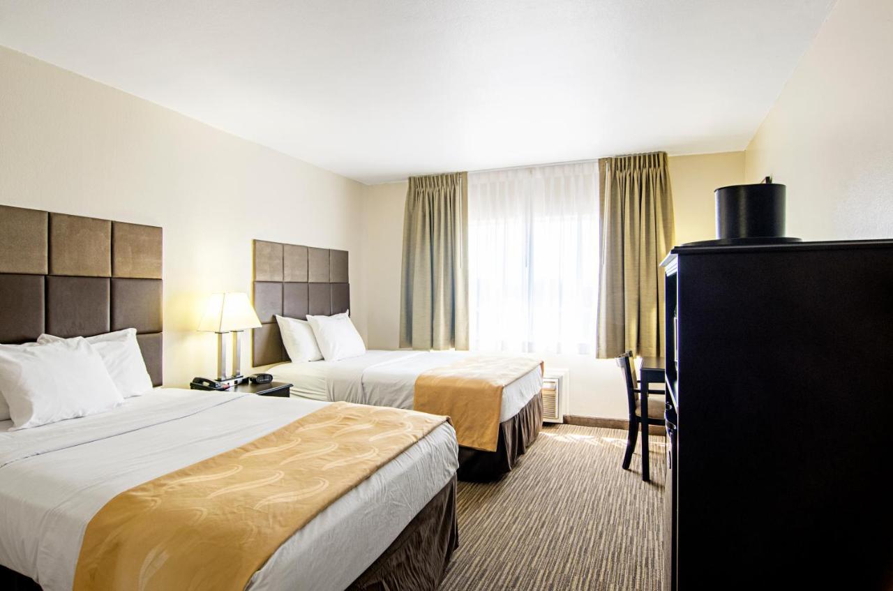 Quality Inn & Suites Denver Stapleton エクステリア 写真