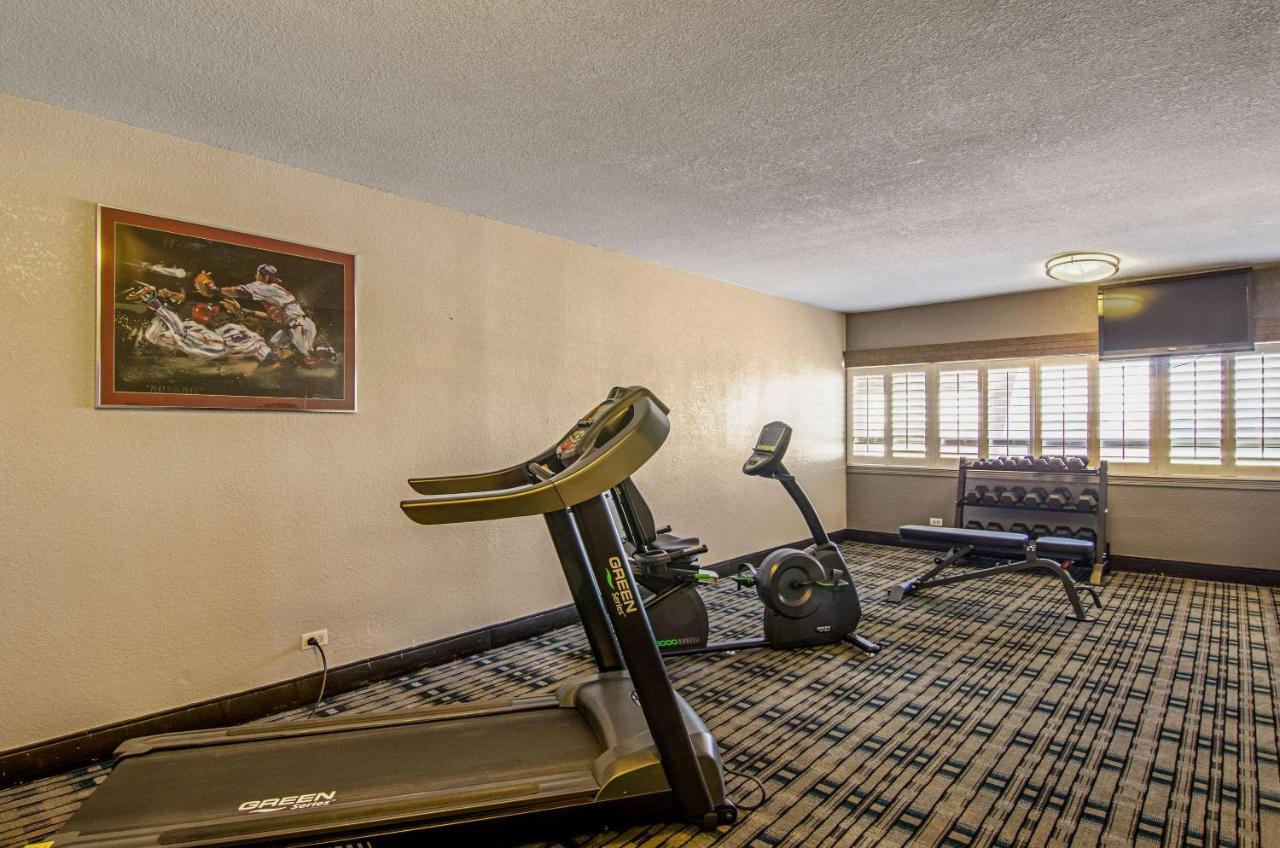 Quality Inn & Suites Denver Stapleton エクステリア 写真