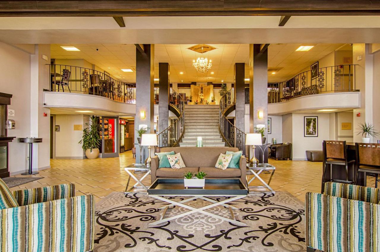 Quality Inn & Suites Denver Stapleton エクステリア 写真