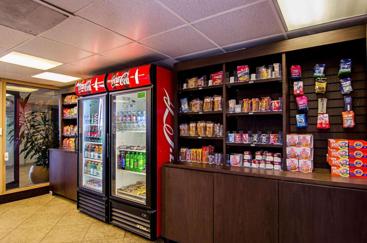 Quality Inn & Suites Denver Stapleton エクステリア 写真