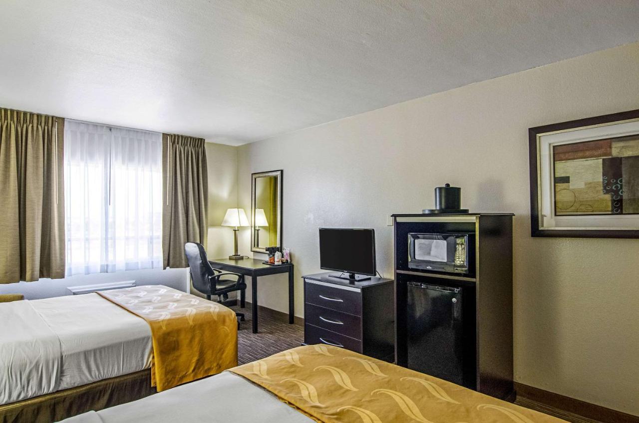 Quality Inn & Suites Denver Stapleton エクステリア 写真