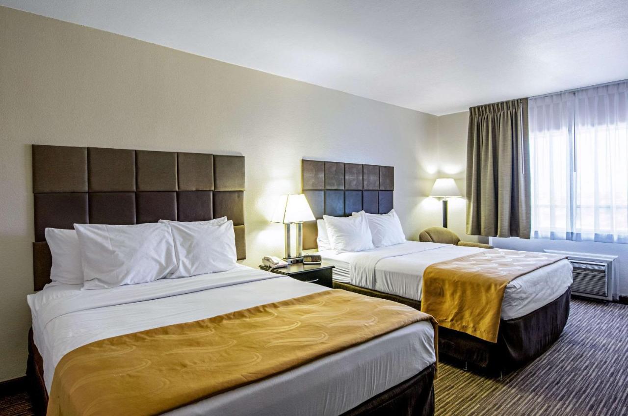 Quality Inn & Suites Denver Stapleton エクステリア 写真