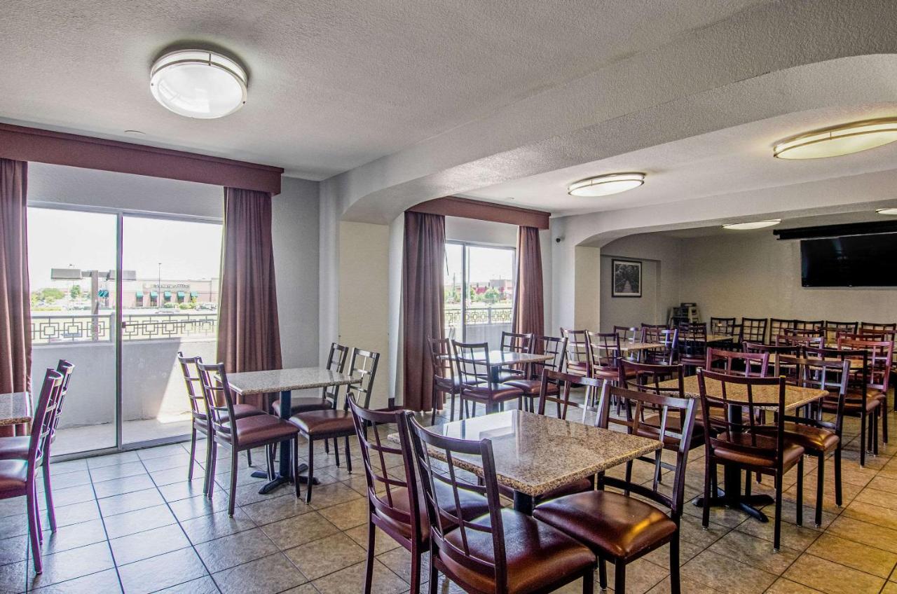 Quality Inn & Suites Denver Stapleton エクステリア 写真
