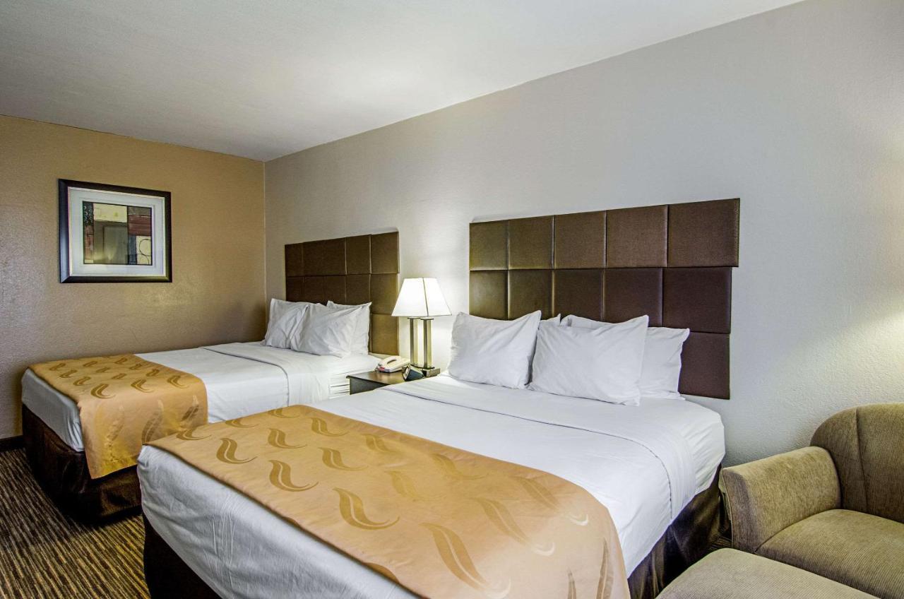 Quality Inn & Suites Denver Stapleton エクステリア 写真