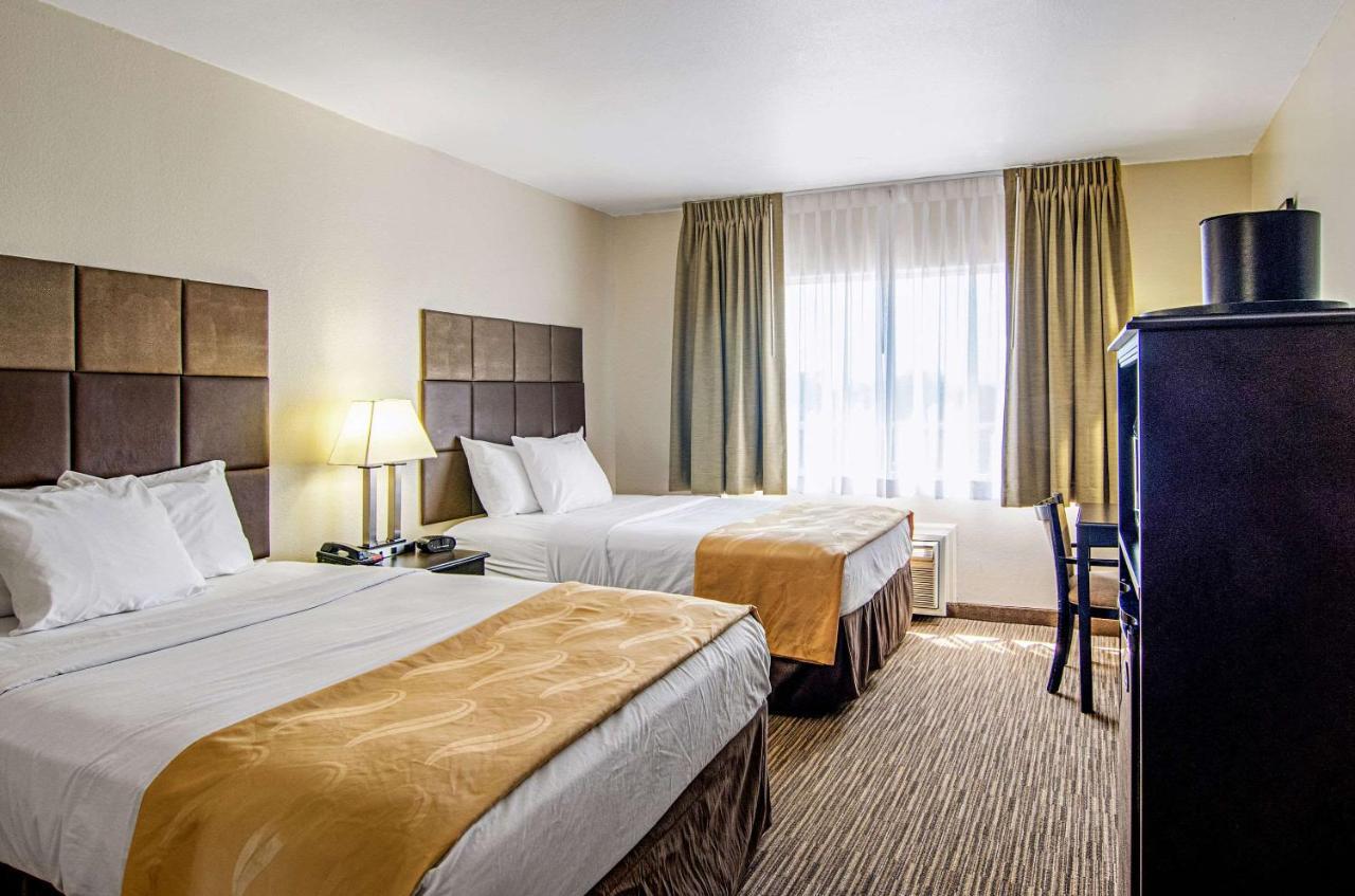 Quality Inn & Suites Denver Stapleton エクステリア 写真
