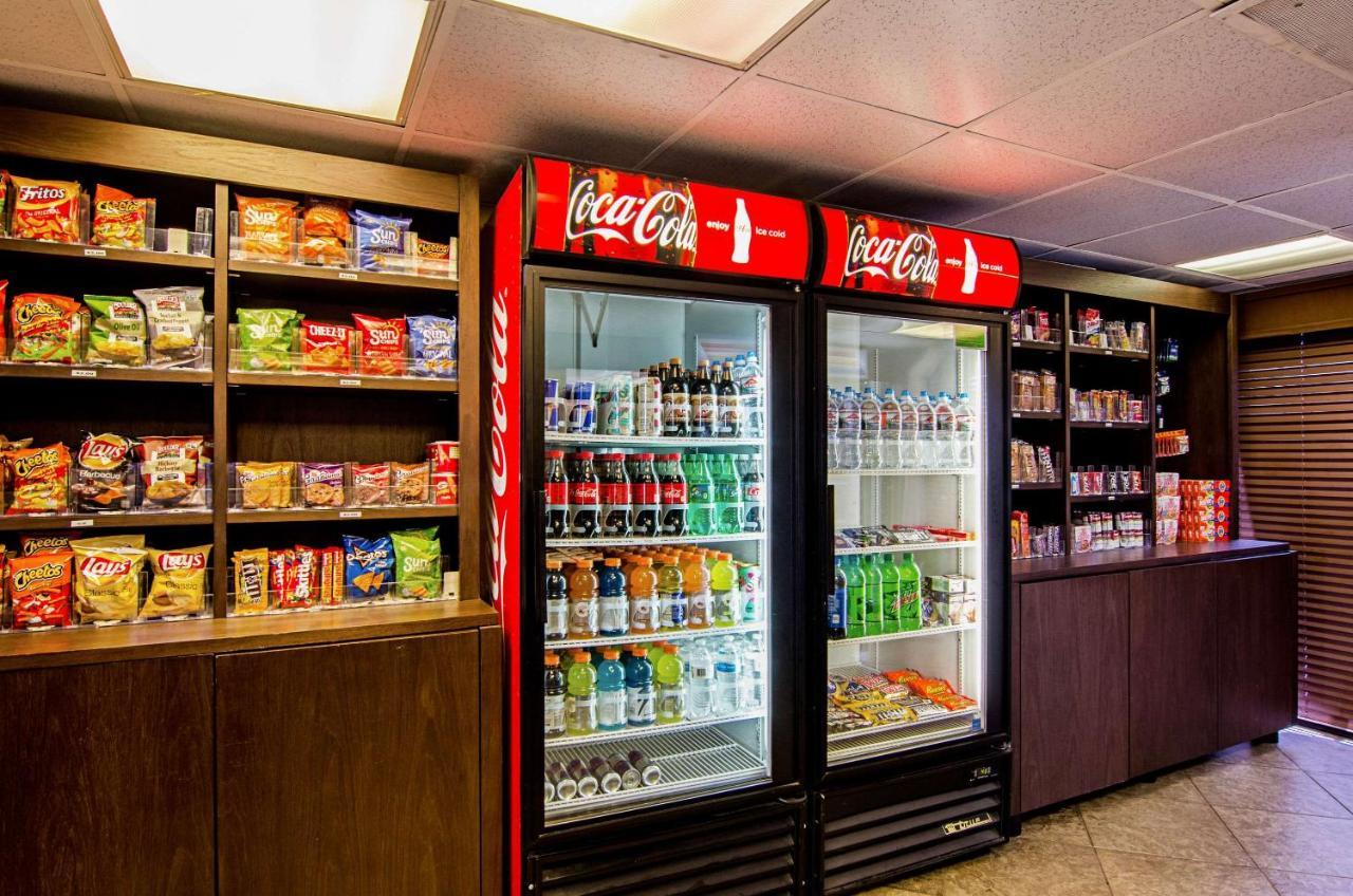 Quality Inn & Suites Denver Stapleton エクステリア 写真