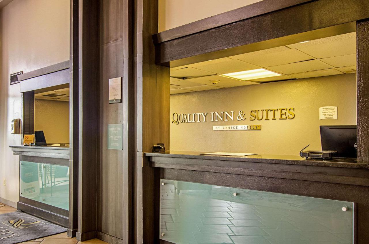 Quality Inn & Suites Denver Stapleton エクステリア 写真