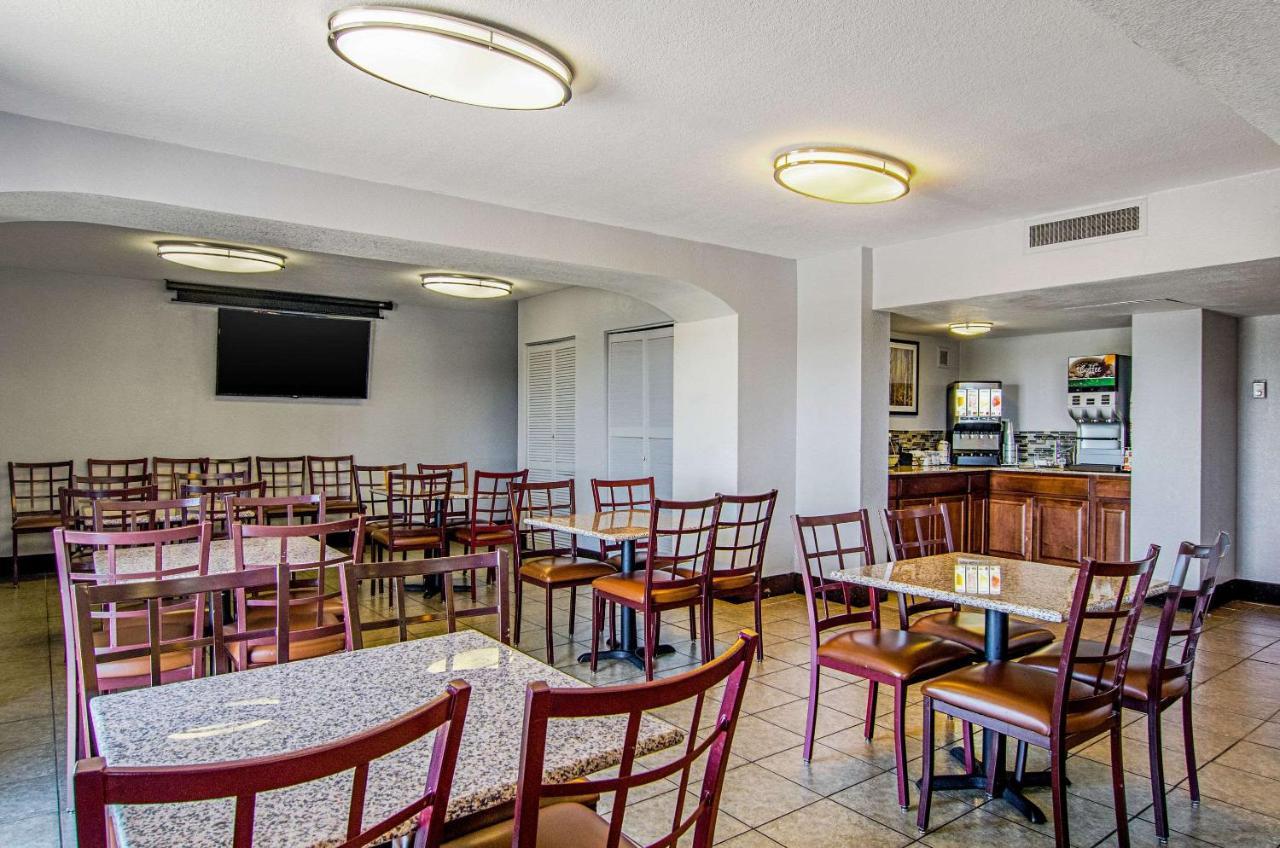 Quality Inn & Suites Denver Stapleton エクステリア 写真