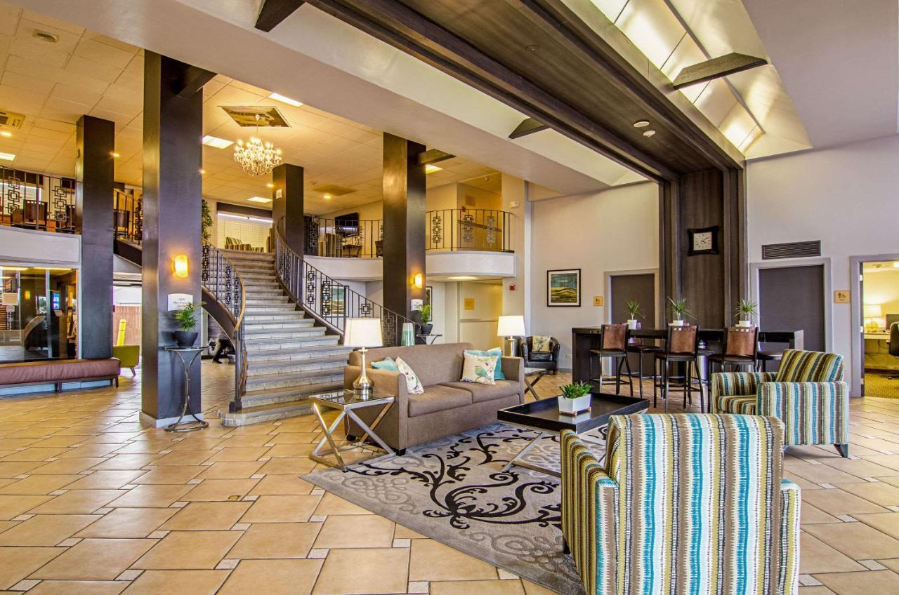 Quality Inn & Suites Denver Stapleton エクステリア 写真