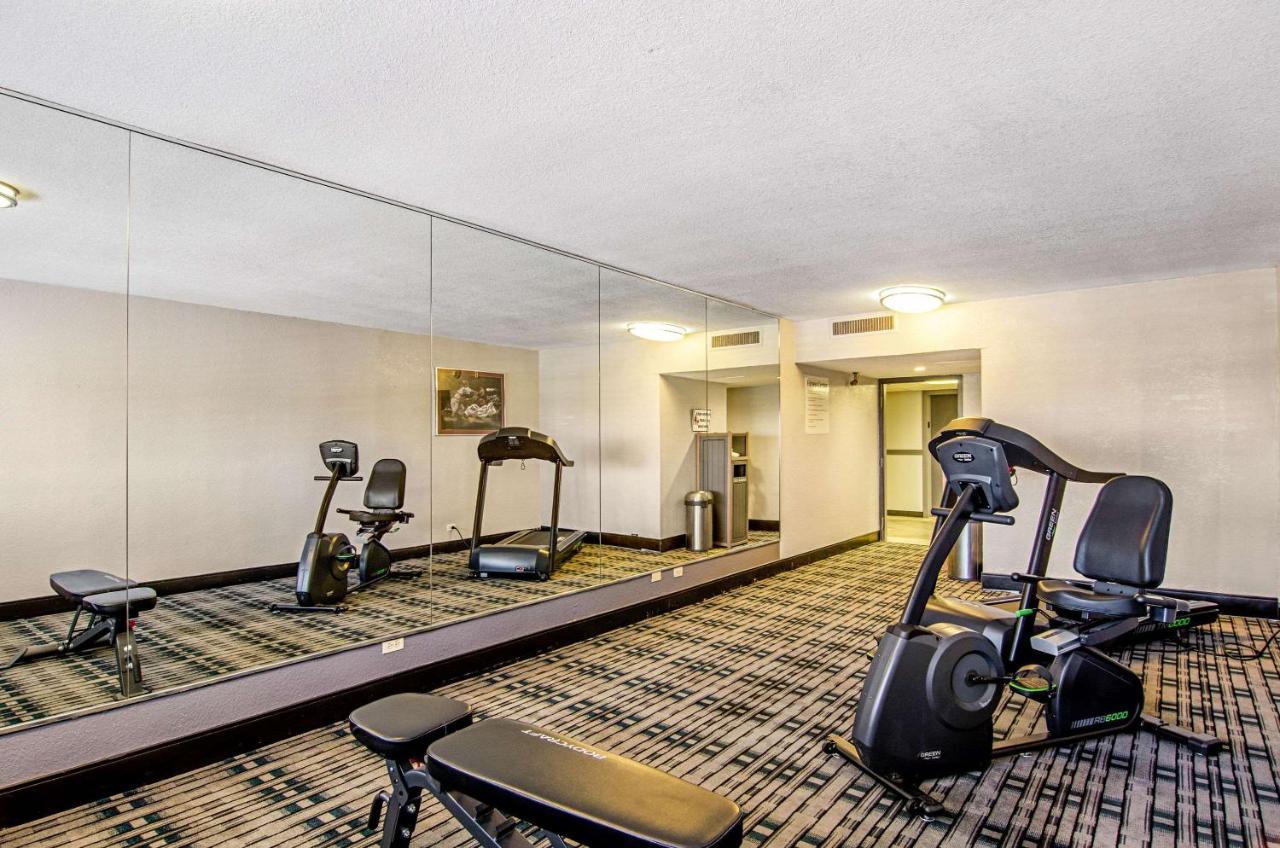 Quality Inn & Suites Denver Stapleton エクステリア 写真