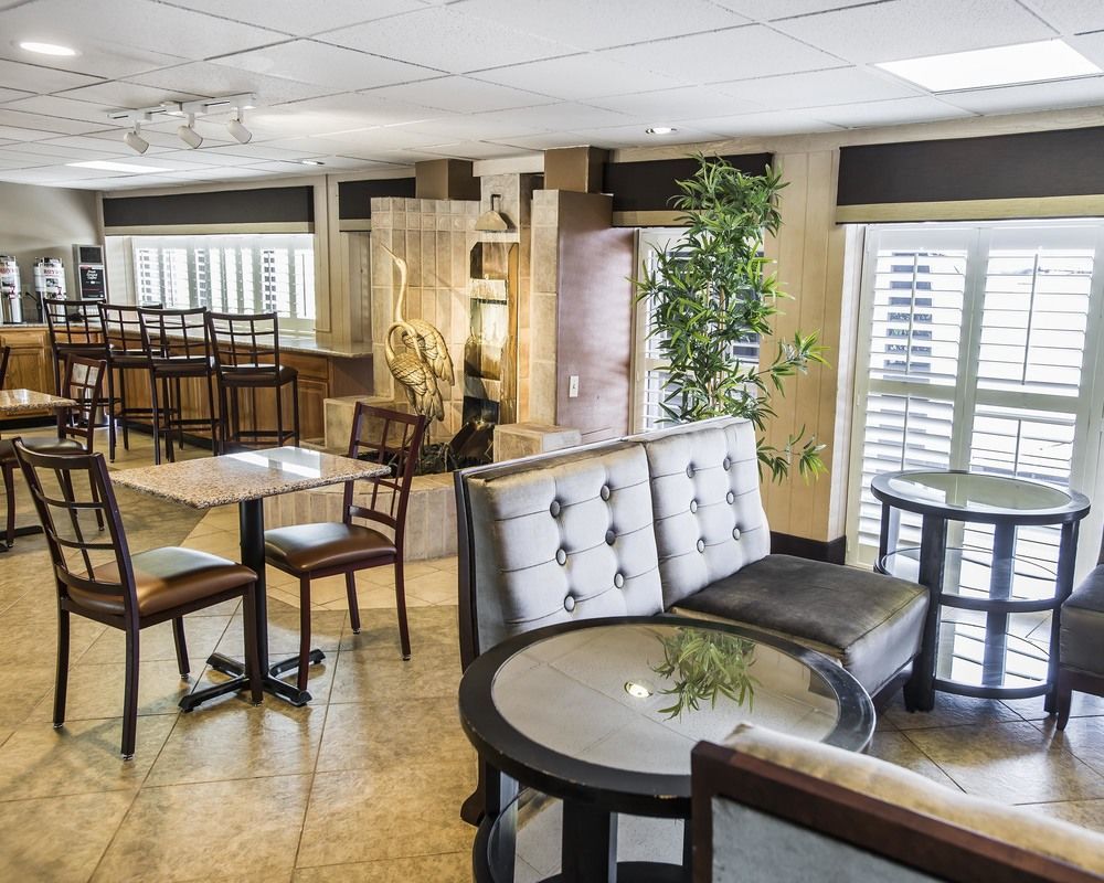 Quality Inn & Suites Denver Stapleton エクステリア 写真