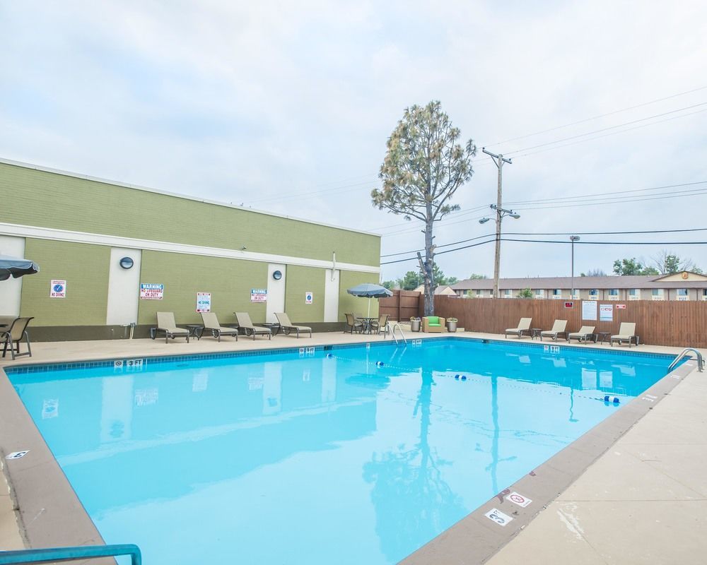 Quality Inn & Suites Denver Stapleton エクステリア 写真