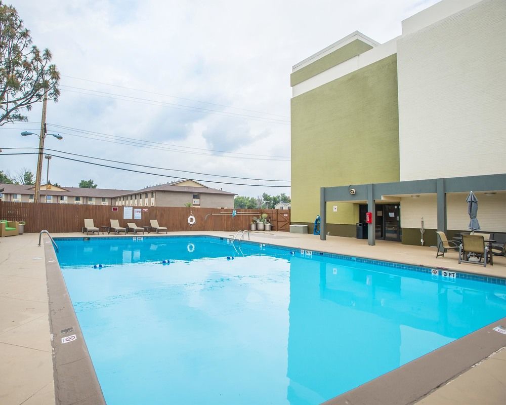 Quality Inn & Suites Denver Stapleton エクステリア 写真