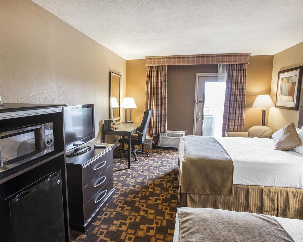 Quality Inn & Suites Denver Stapleton エクステリア 写真