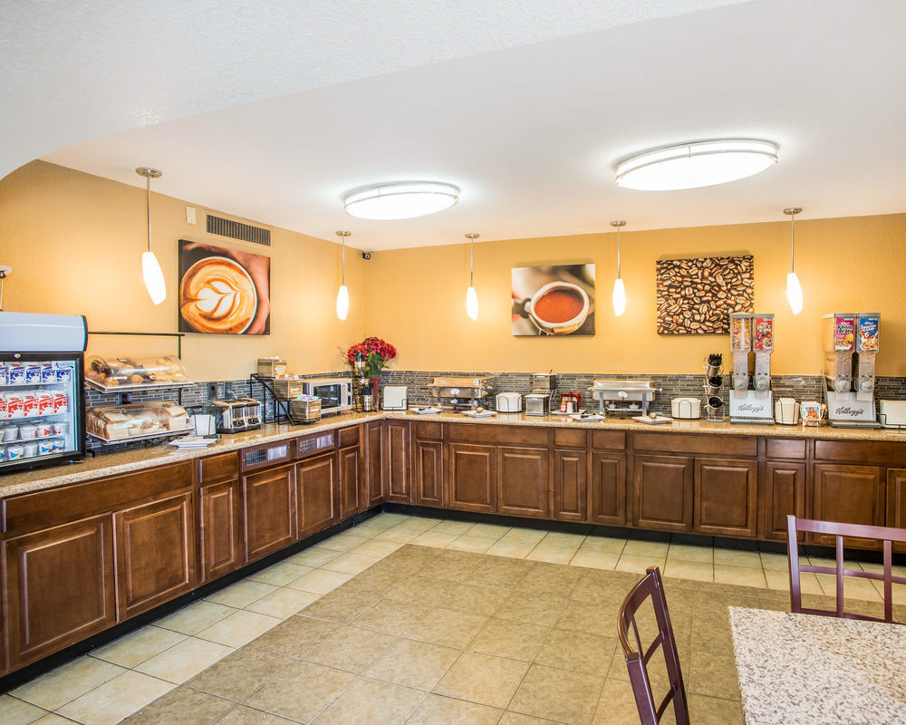 Quality Inn & Suites Denver Stapleton エクステリア 写真